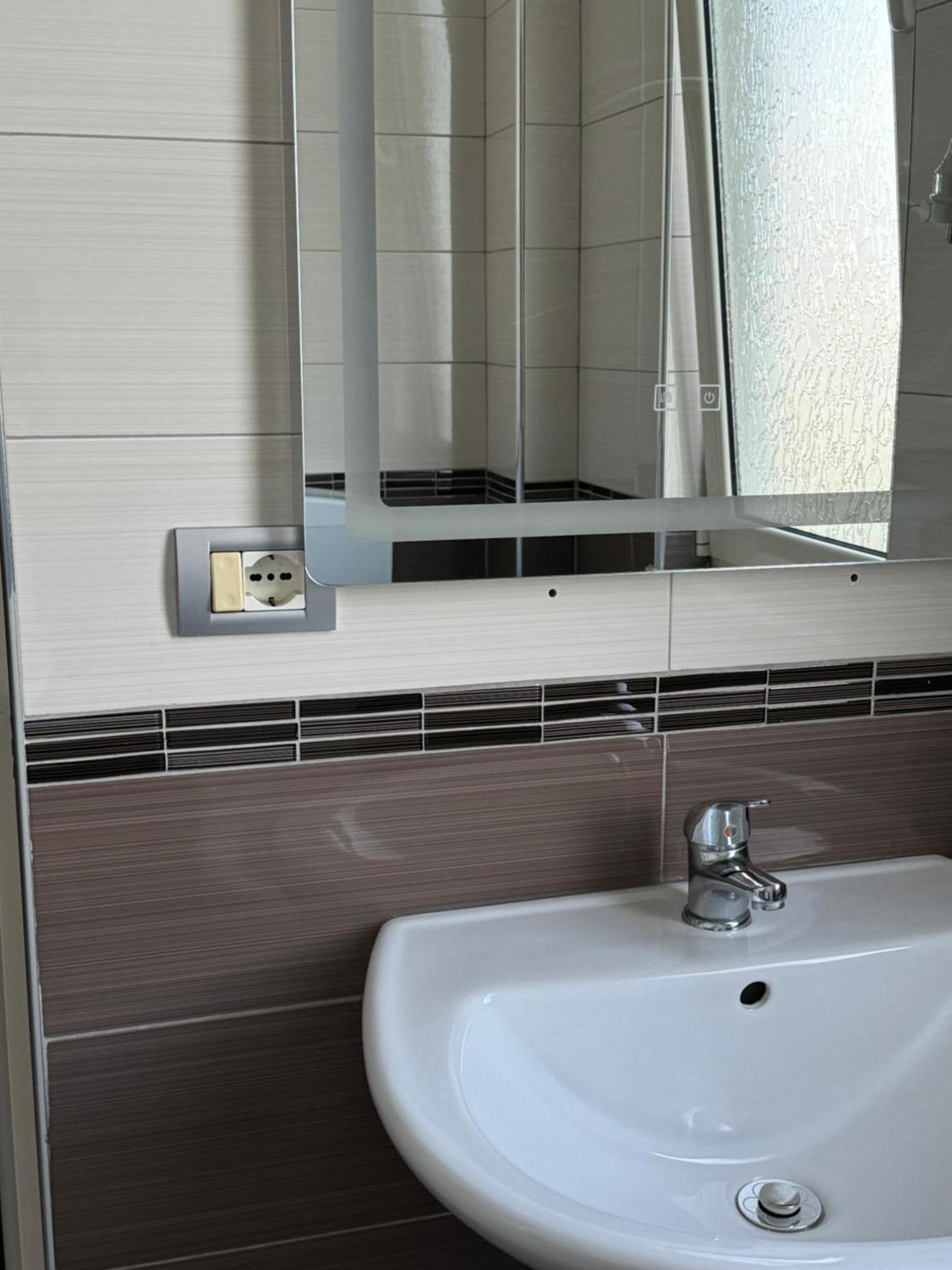 Kunevain Guest House Lezhe Ngoại thất bức ảnh